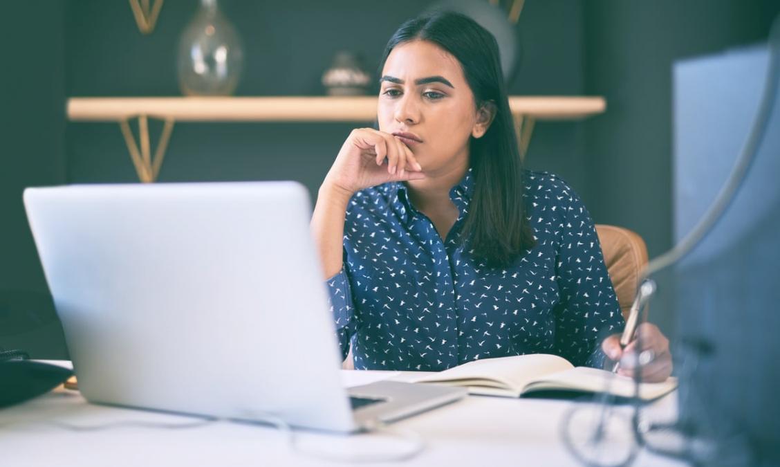 Dashboard détaillé présentant l'évolution d'un portefeuille d'investissement avec indicateurs de performance