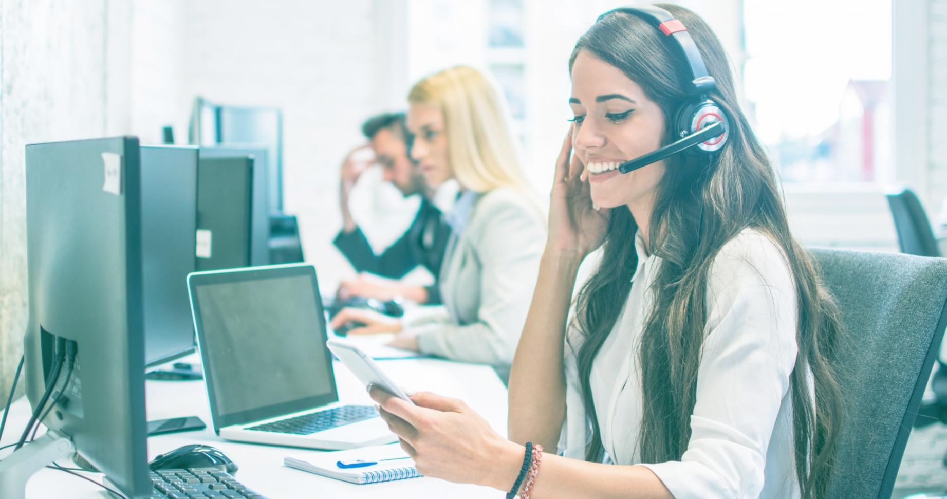 Interface moderne d'analyse financière avec graphiques de performance en temps réel